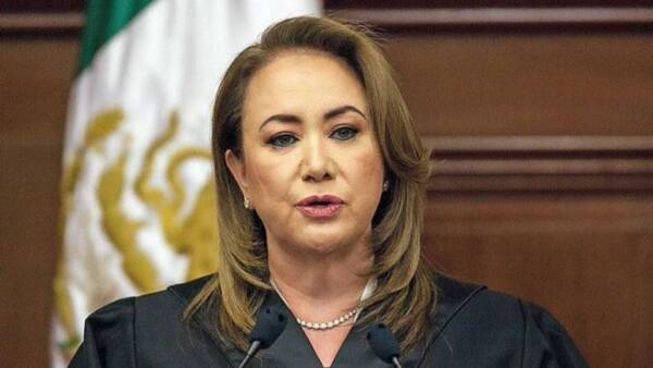El resultado de la investigación sobre un posible plagio de Yasmín Esquivel no pudo ser emitido debido al "acatamiento de mandatos judiciales"