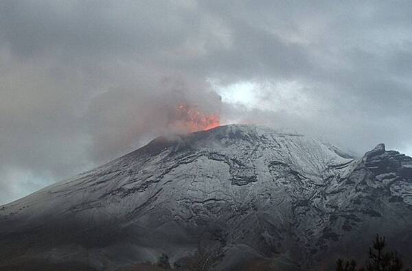 El volcán Popocatépetl registró 19 exhalaciones en las últimas horas; emisiones intensas de ceniza se mantendrán en los próximos meses